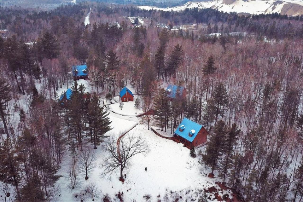 Les Chalets Sur Le Cap Saint Joachim Bagian luar foto