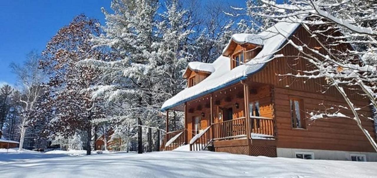 Les Chalets Sur Le Cap Saint Joachim Bagian luar foto