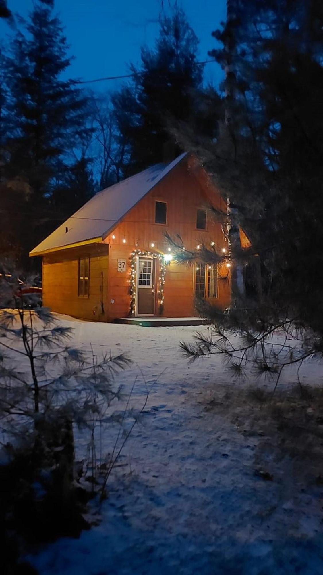 Les Chalets Sur Le Cap Saint Joachim Bagian luar foto